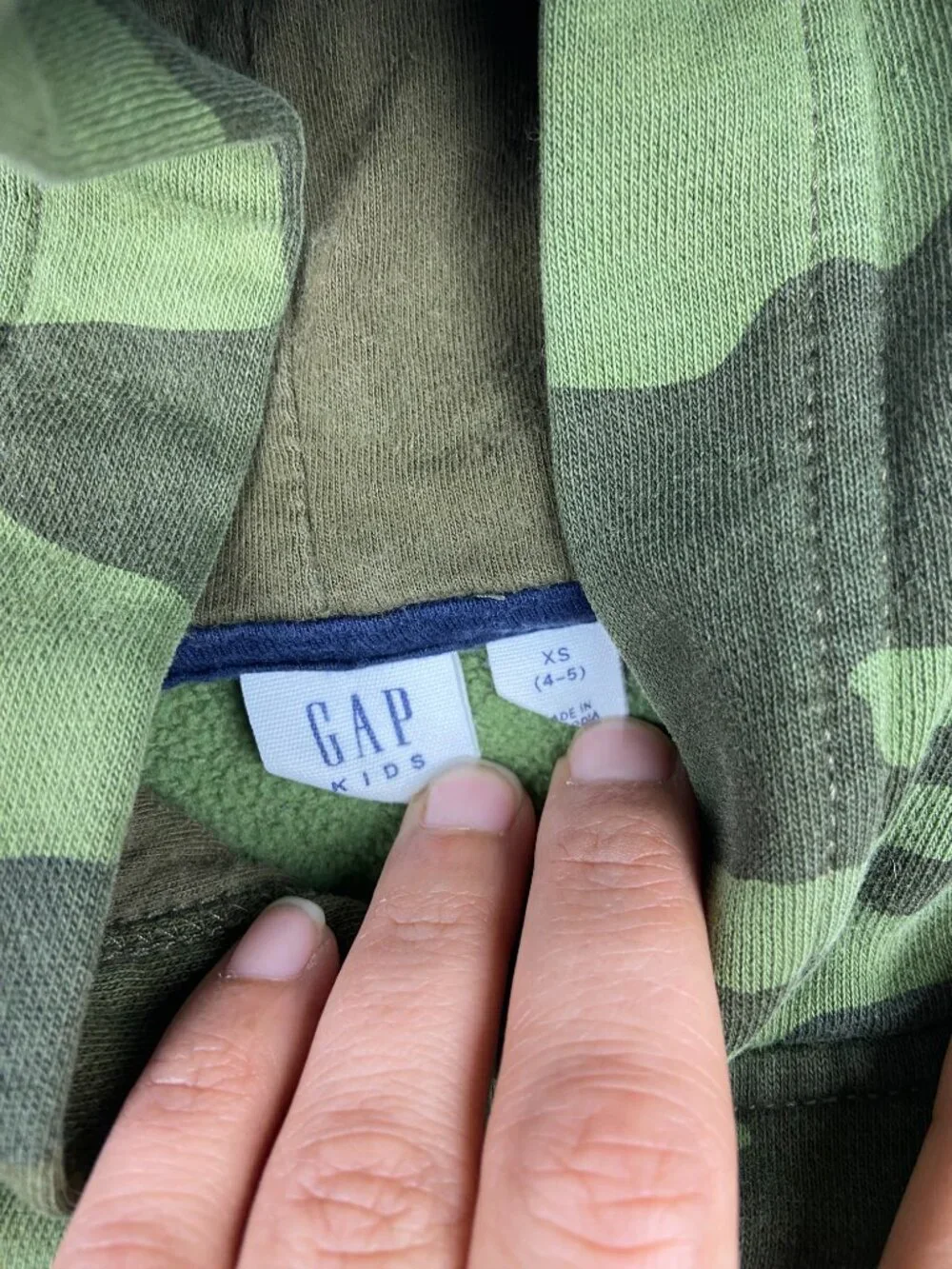 Gap Kids Green Camo Hoodie With Logo & Kangaroo Pocket Size XS (4-5)